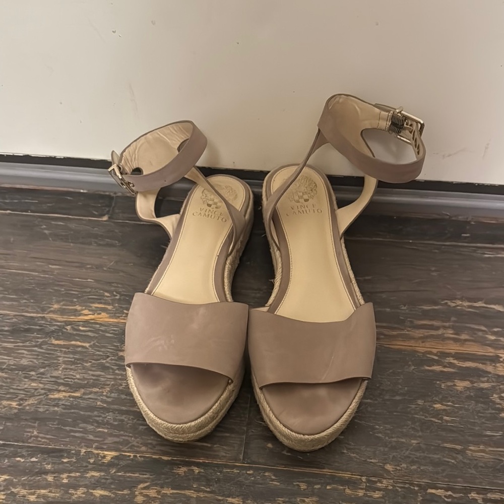 Vince Camuto Tan Espadrilles Minimalist Design